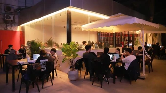 Chủ quán cà phê xoay xở với phí bản quyền nhạc
