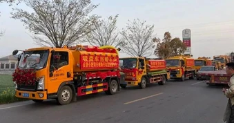 Chú rể dùng 9 xe hút chất thải rước dâu, gây sốt mạng Trung Quốc