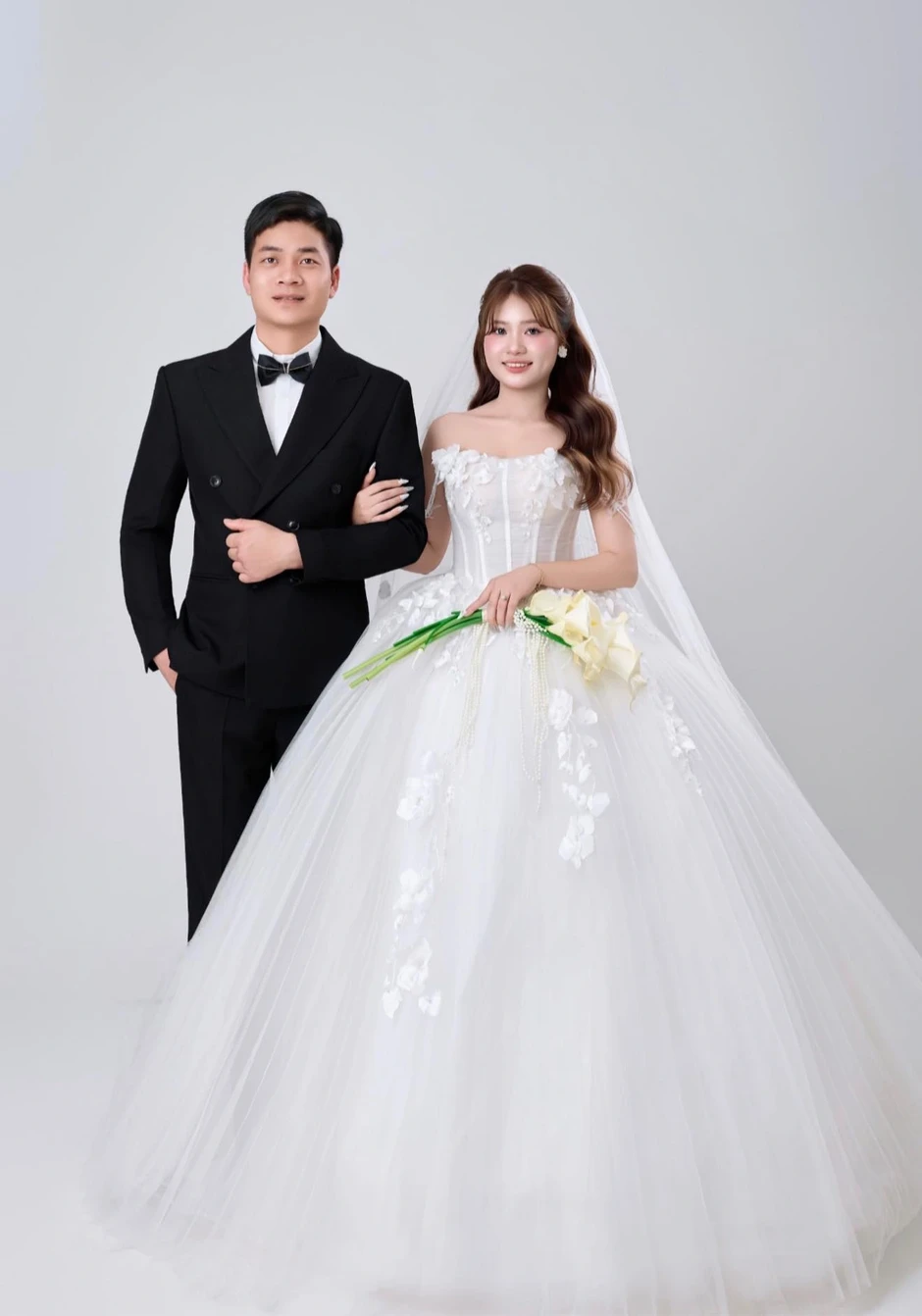 Chú rể dùng 9 xe rùa chở sính lễ sang hỏi vợ... nhà hàng xóm Chú rể dùng 9 xe rùa chở sính lễ sang hỏi vợ... nhà hàng xóm