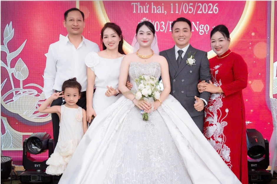 Chú rể Ninh Bình bật khóc nhận món quà bí mật cha quá cố gửi 26 năm trước Chú rể Ninh Bình bật khóc nhận món quà bí mật cha quá cố gửi 26 năm trước