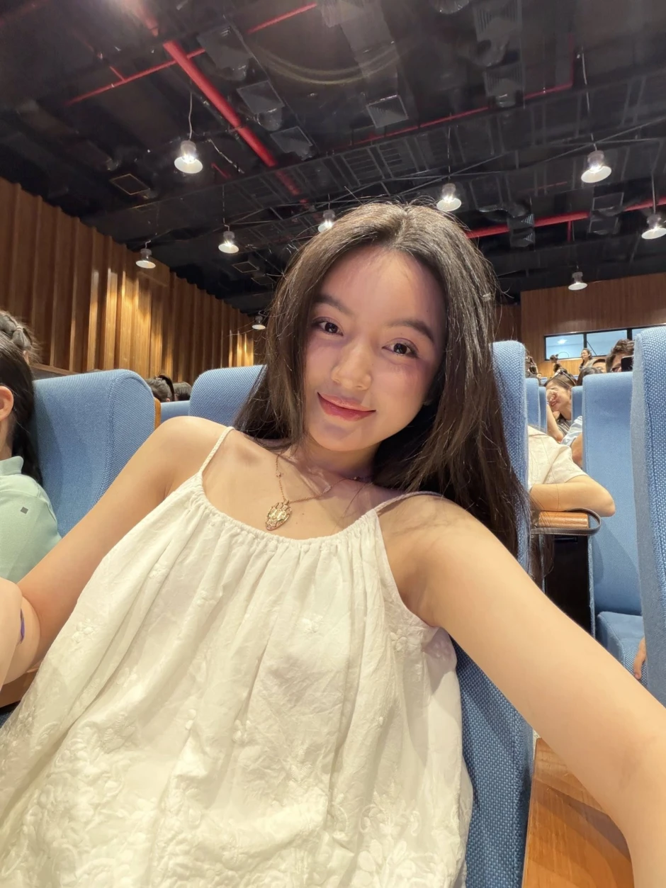 Chu Thanh Huyền gặp sự cố giữa vườn vải Chu Thanh Huyền gặp sự cố giữa vườn vải