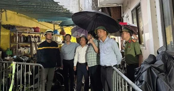Chủ tịch Hà Nội kiểm tra hiện trường vụ cháy nhà khiến 5 người tử vong