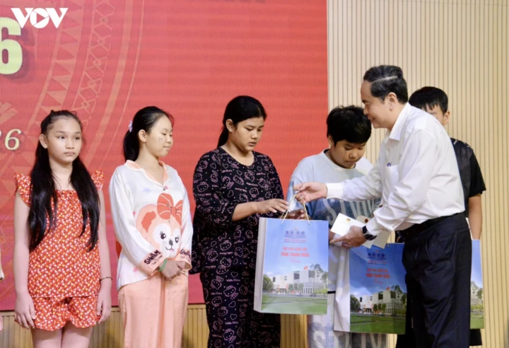 Chủ tịch Quốc hội thăm, tặng quà các bệnh nhi nhân Tết Trung thu 2026 Chủ tịch Quốc hội thăm, tặng quà các bệnh nhi nhân Tết Trung thu 2026