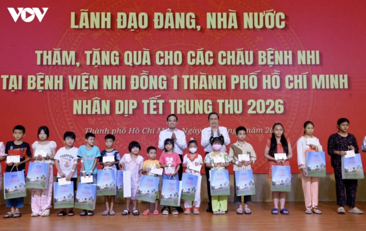 Chủ tịch Quốc hội thăm, tặng quà các bệnh nhi nhân Tết Trung thu 2026 Chủ tịch Quốc hội thăm, tặng quà các bệnh nhi nhân Tết Trung thu 2026