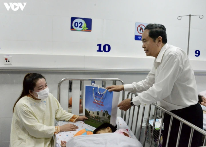 Chủ tịch Quốc hội thăm, tặng quà các bệnh nhi nhân Tết Trung thu 2026 Chủ tịch Quốc hội thăm, tặng quà các bệnh nhi nhân Tết Trung thu 2026