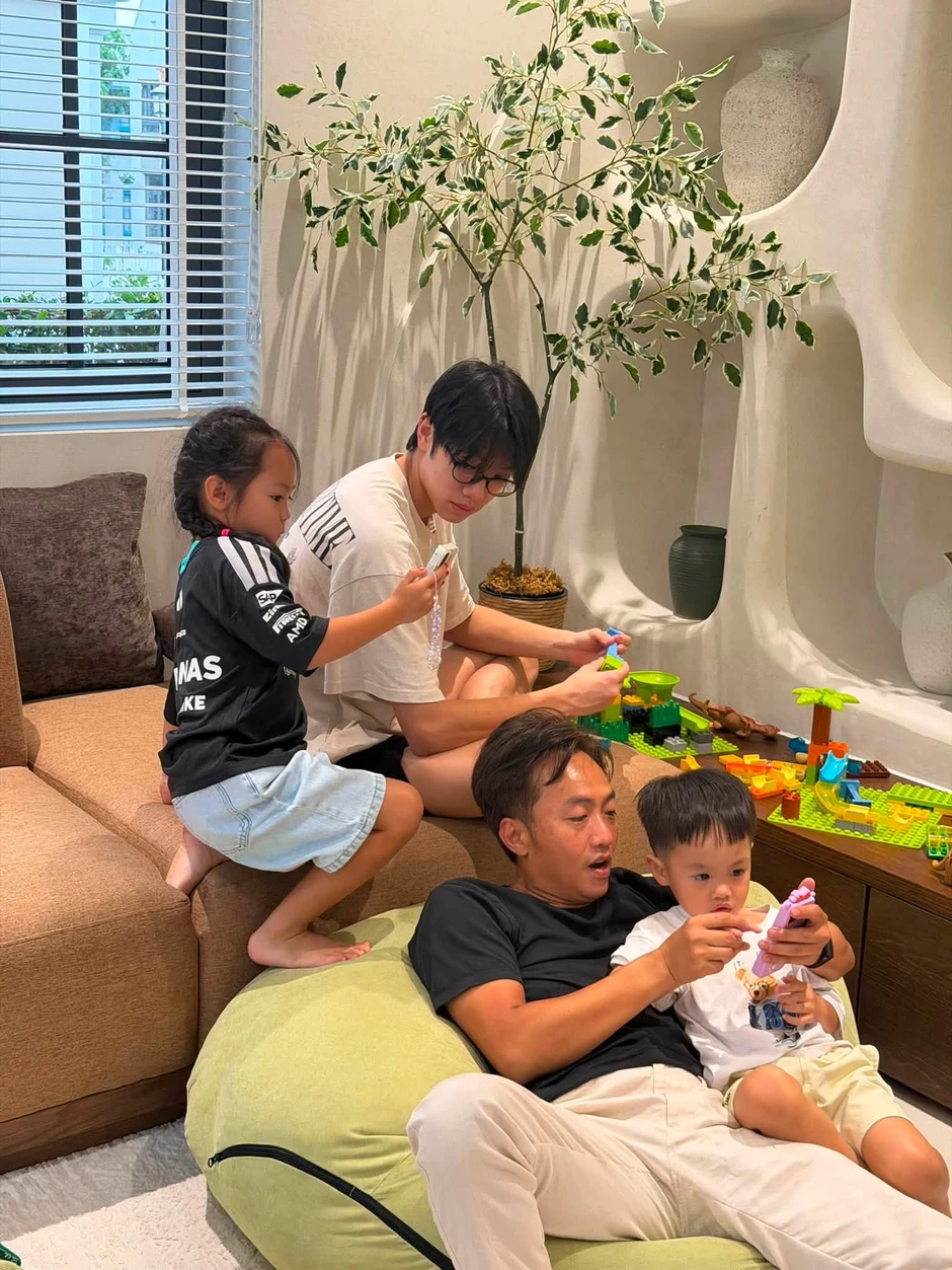 Chủ tịch SN 1982 điều hành 2 công ty ở TP.HCM mỗi sáng đều đưa con đi học, họp phụ huynh không sót đợt nào Chủ tịch SN 1982 điều hành 2 công ty ở TP.HCM mỗi sáng đều đưa con đi học, họp phụ huynh không sót đợt nào