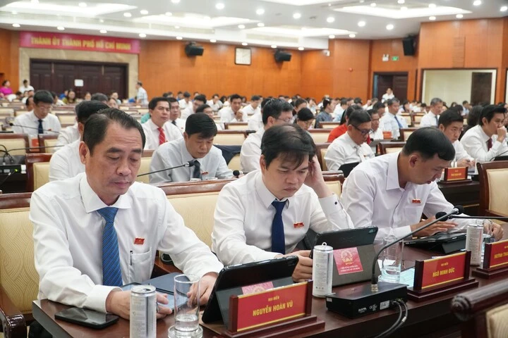 Chủ tịch TP.HCM: Tăng trưởng 2 con số là mệnh lệnh, trách nhiệm trước Nhân dân