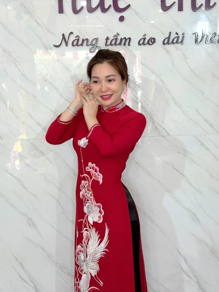 Chủ tiệm áo dài lì xì tết theo cách đặc biệt Chủ tiệm áo dài lì xì tết theo cách đặc biệt