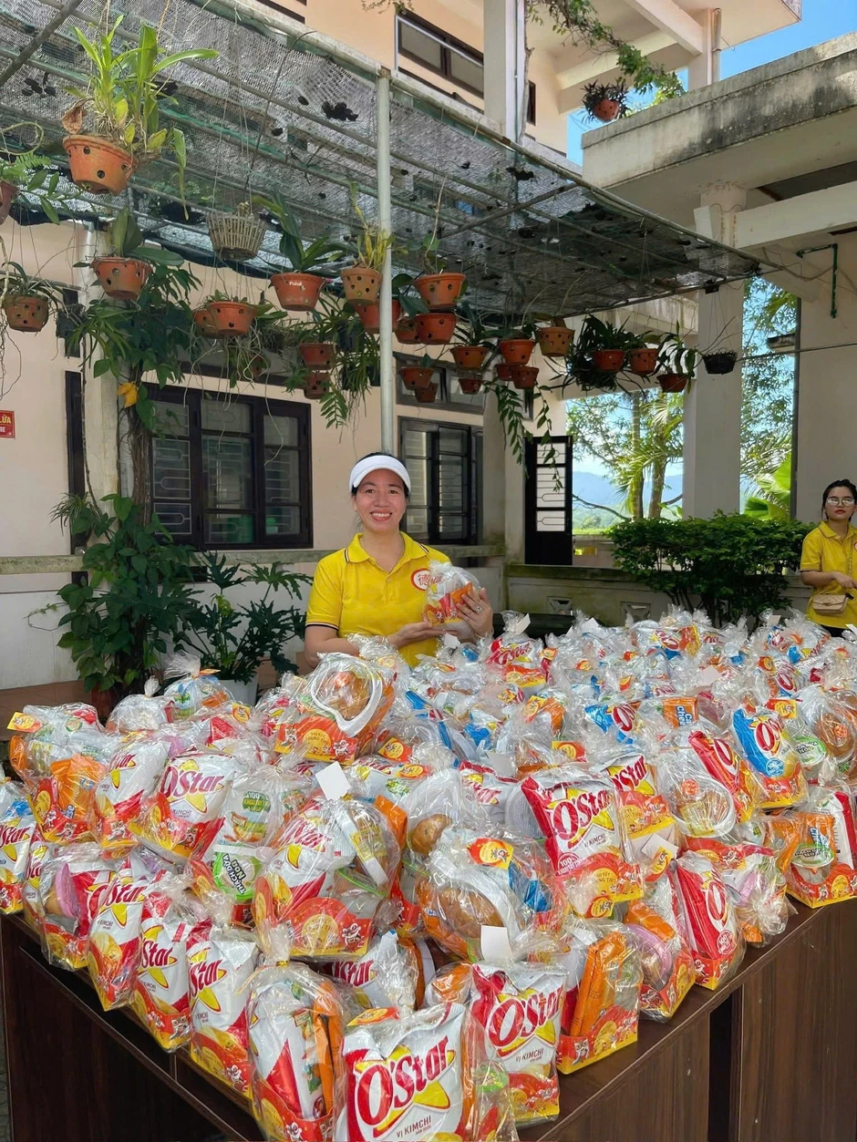 Chủ trung tâm 'năn nỉ' nhóm thợ xây vào nằm nghỉ giữa trưa 40 độ C Chủ trung tâm 'năn nỉ' nhóm thợ xây vào nằm nghỉ giữa trưa 40 độ C