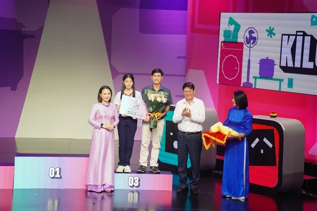 Chung kết gameshow "Kilowatt?" mùa 3: Trường THCS Nam Sài Gòn lần thứ 2 đăng quang ngôi vị Quán quân Chung kết gameshow "Kilowatt?" mùa 3: Trường THCS Nam Sài Gòn lần thứ 2 đăng quang ngôi vị Quán quân