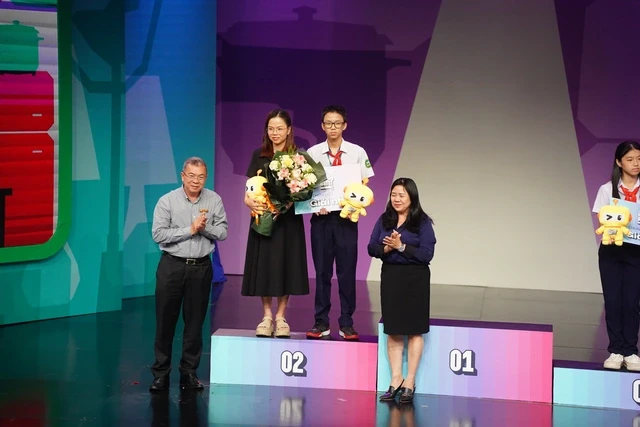 Chung kết gameshow "Kilowatt?" mùa 3: Trường THCS Nam Sài Gòn lần thứ 2 đăng quang ngôi vị Quán quân Chung kết gameshow "Kilowatt?" mùa 3: Trường THCS Nam Sài Gòn lần thứ 2 đăng quang ngôi vị Quán quân