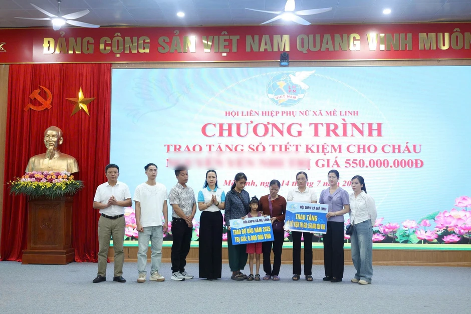 Chuyện đau lòng phía sau video bé gái Hà Nội tiễn biệt mẹ ở nhà tang lễ Chuyện đau lòng phía sau video bé gái Hà Nội tiễn biệt mẹ ở nhà tang lễ