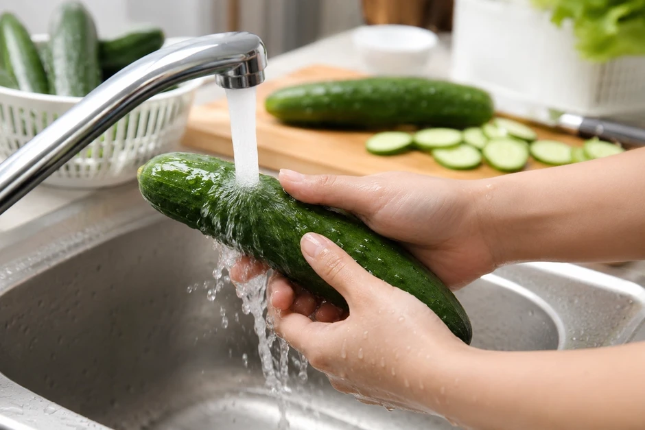 Chuyên gia chỉ cách rửa dưa chuột sạch bụi bẩn và hóa chất
