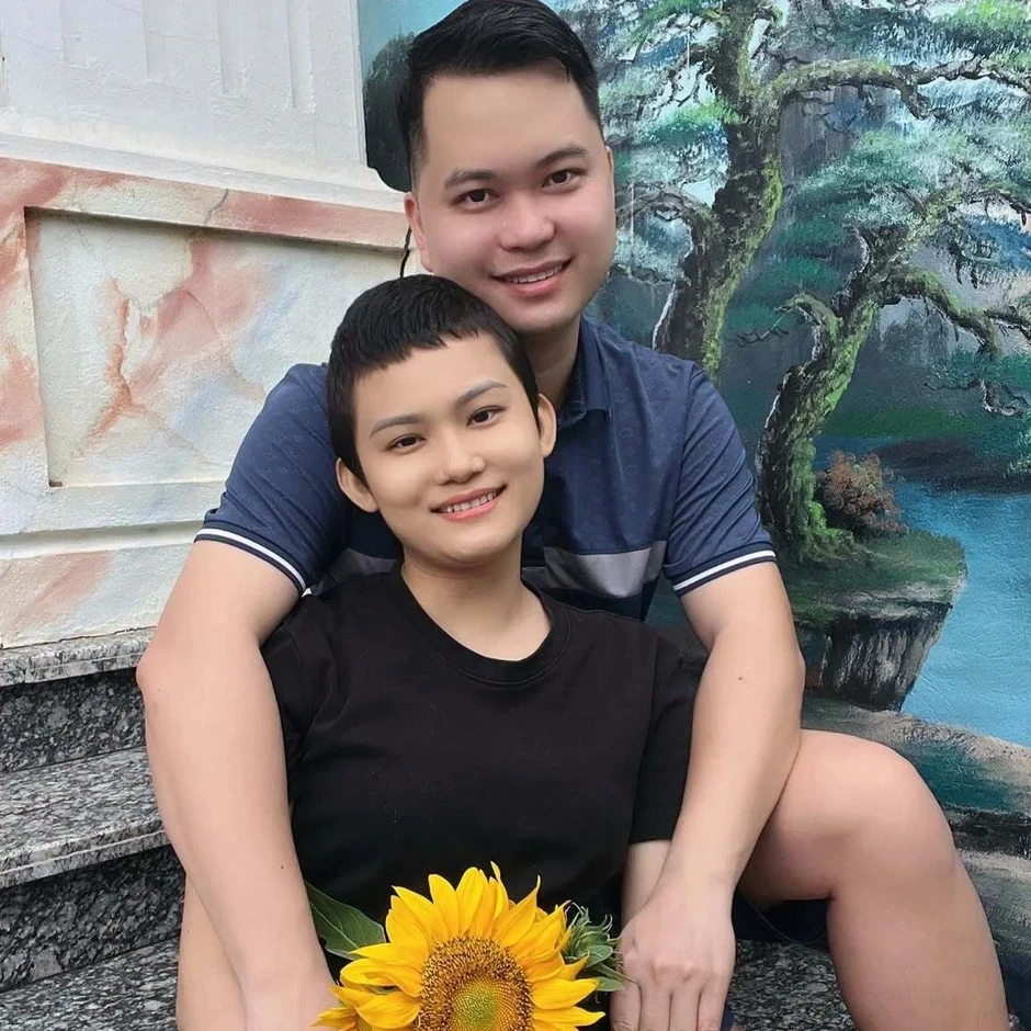 Chuyện tình 20 năm của cặp đôi ở Hải Phòng: Chồng tháo oxy hôn vợ lần cuối Chuyện tình 20 năm của cặp đôi ở Hải Phòng: Chồng tháo oxy hôn vợ lần cuối