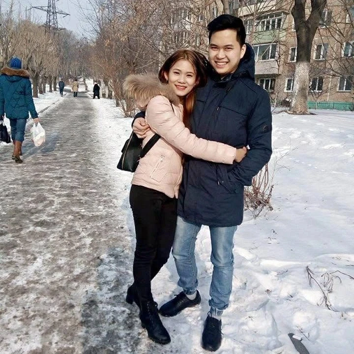 Chuyện tình 20 năm của cặp đôi ở Hải Phòng: Chồng tháo oxy hôn vợ lần cuối Chuyện tình 20 năm của cặp đôi ở Hải Phòng: Chồng tháo oxy hôn vợ lần cuối