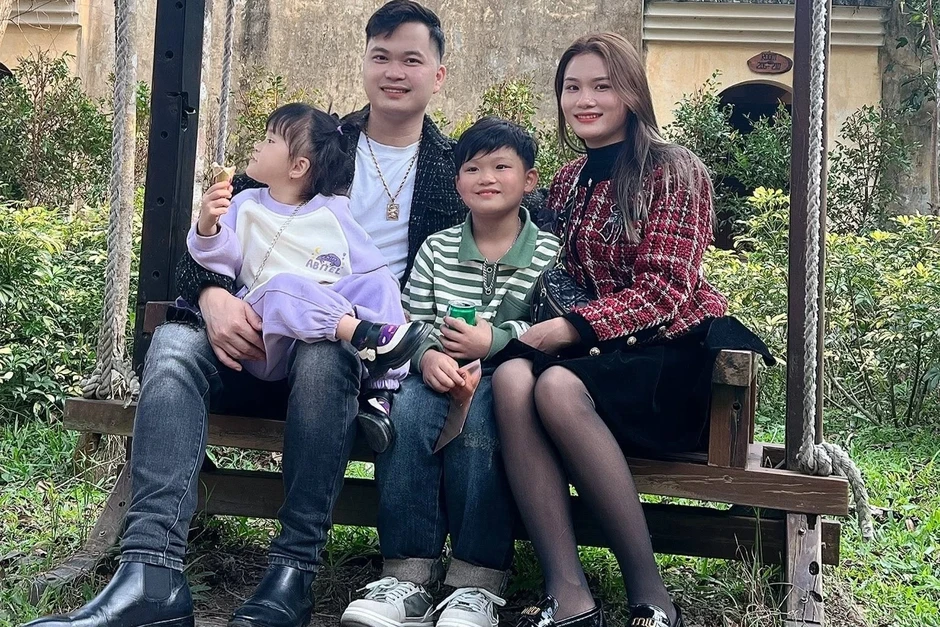 Chuyện tình 20 năm của cặp đôi ở Hải Phòng: Chồng tháo oxy hôn vợ lần cuối Chuyện tình 20 năm của cặp đôi ở Hải Phòng: Chồng tháo oxy hôn vợ lần cuối