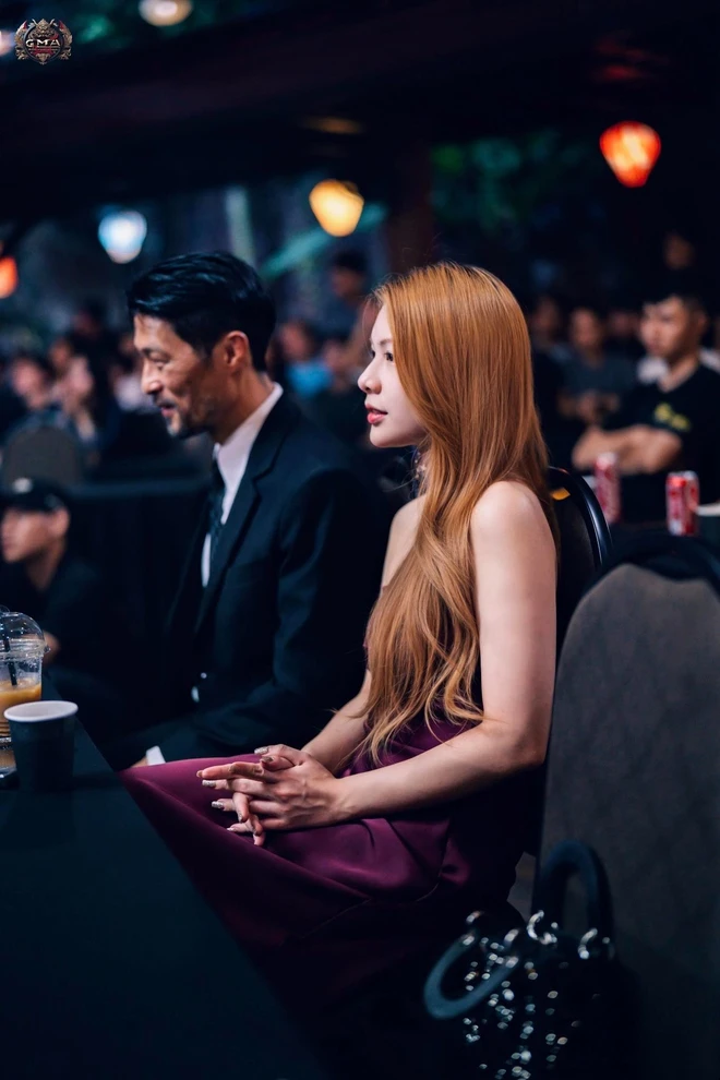 Chuyện tình “chú - cháu” lệch 24 tuổi của Johnny Trí Nguyễn: Bạn gái tung clip 8 giây ngọt ngào Chuyện tình “chú - cháu” lệch 24 tuổi của Johnny Trí Nguyễn: Bạn gái tung clip 8 giây ngọt ngào