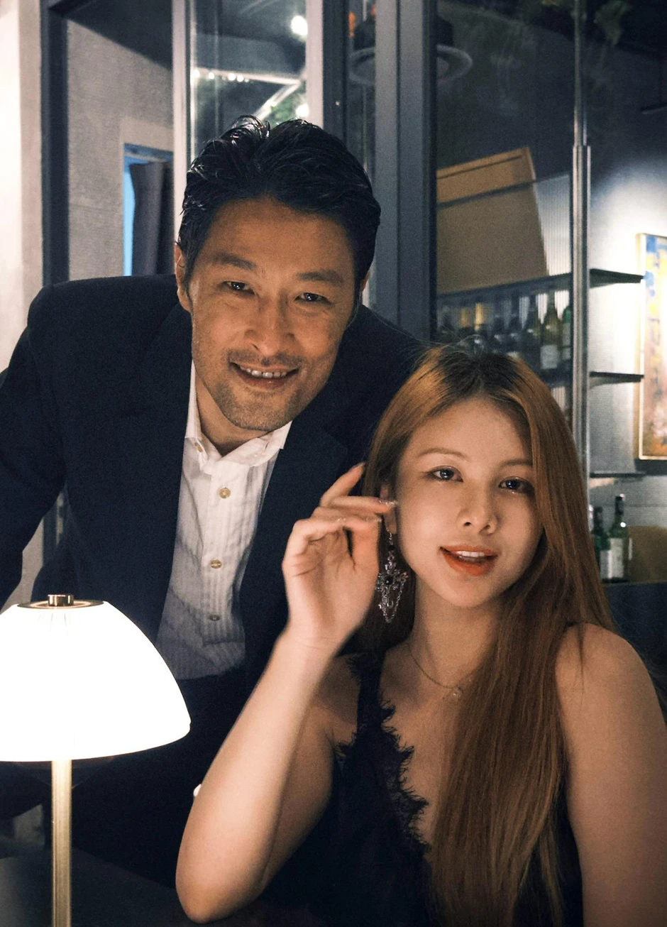 Chuyện tình “chú - cháu” lệch 24 tuổi của Johnny Trí Nguyễn: Bạn gái tung clip 8 giây ngọt ngào Chuyện tình “chú - cháu” lệch 24 tuổi của Johnny Trí Nguyễn: Bạn gái tung clip 8 giây ngọt ngào