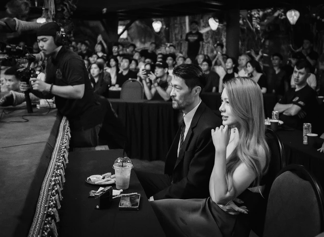 Chuyện tình “chú - cháu” lệch 24 tuổi của Johnny Trí Nguyễn: Bạn gái tung clip 8 giây ngọt ngào Chuyện tình “chú - cháu” lệch 24 tuổi của Johnny Trí Nguyễn: Bạn gái tung clip 8 giây ngọt ngào
