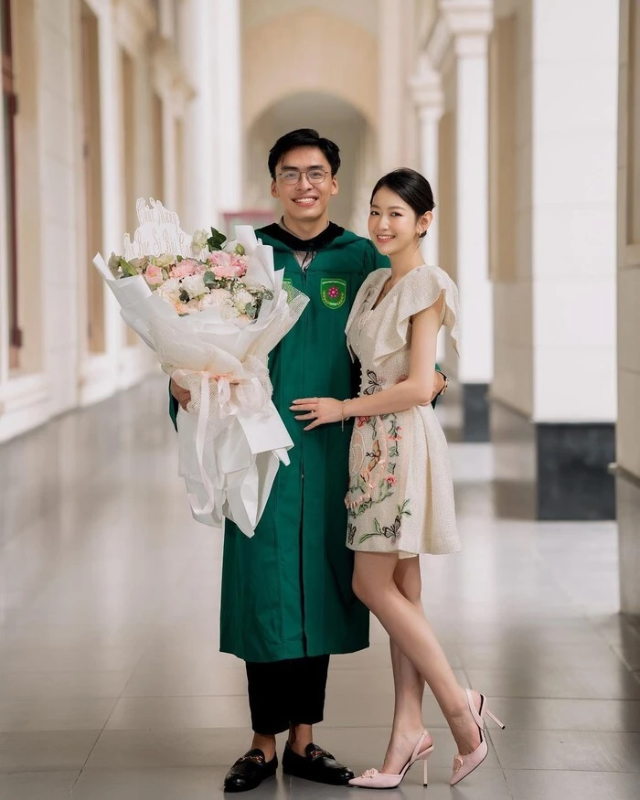 Chuyện tình “cọc đi tìm trâu” của tiểu thư ngành Y và bác sĩ điển trai ở TP.HCM: Chuẩn bị đón con đầu lòng sau 3 năm cưới Chuyện tình “cọc đi tìm trâu” của tiểu thư ngành Y và bác sĩ điển trai ở TP.HCM: Chuẩn bị đón con đầu lòng sau 3 năm cưới