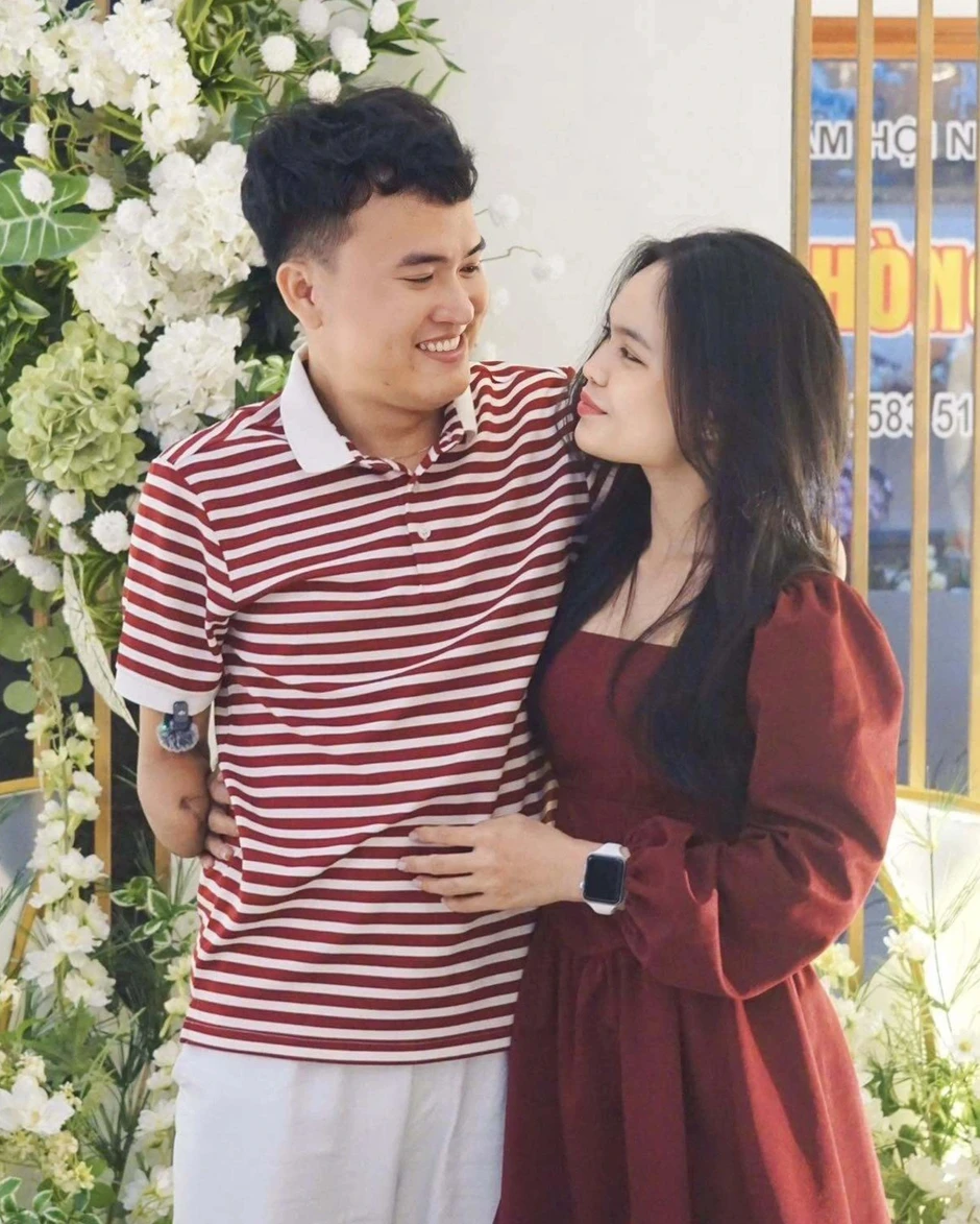 Chuyện tình với bạn gái xinh đẹp làm thay đổi chàng trai cụt hai tay Chuyện tình với bạn gái xinh đẹp làm thay đổi chàng trai cụt hai tay