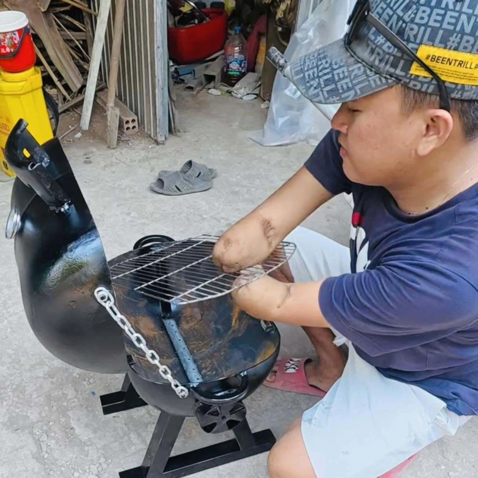 Chuyện tình với bạn gái xinh đẹp làm thay đổi chàng trai cụt hai tay Chuyện tình với bạn gái xinh đẹp làm thay đổi chàng trai cụt hai tay