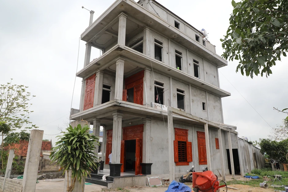 Chuyện về người đàn ông mù bán tăm xây nhà hơn 4 tỉ cho con
