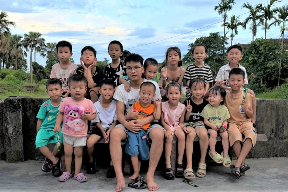 Chuyện về "chú Tuấn" và những đứa trẻ ngoan răm rắp Chuyện về "chú Tuấn" và những đứa trẻ ngoan răm rắp