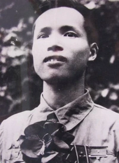 Chuyện xúc động về anh hùng La Văn Cầu - đại tá chào điều lệ bằng tay trái Chuyện xúc động về anh hùng La Văn Cầu - đại tá chào điều lệ bằng tay trái