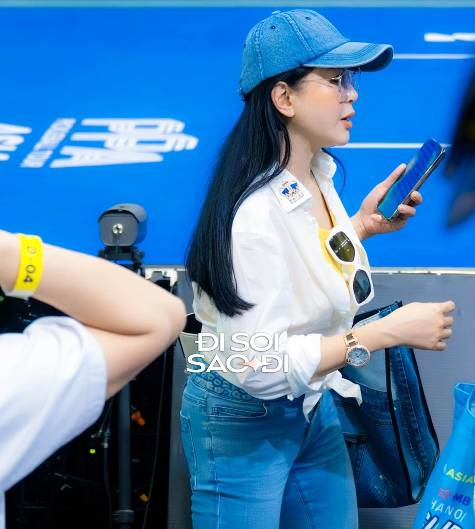 CLIP: Bắt trọn nhan sắc thực của vợ tỷ phú Johnathan Hạnh Nguyễn đi xem Pickleball PPA Asia 100 CLIP: Bắt trọn nhan sắc thực của vợ tỷ phú Johnathan Hạnh Nguyễn đi xem Pickleball PPA Asia 100