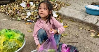 Cô bé bán rau nghèo khó và "phép màu" từ những tấm lòng xa lạ