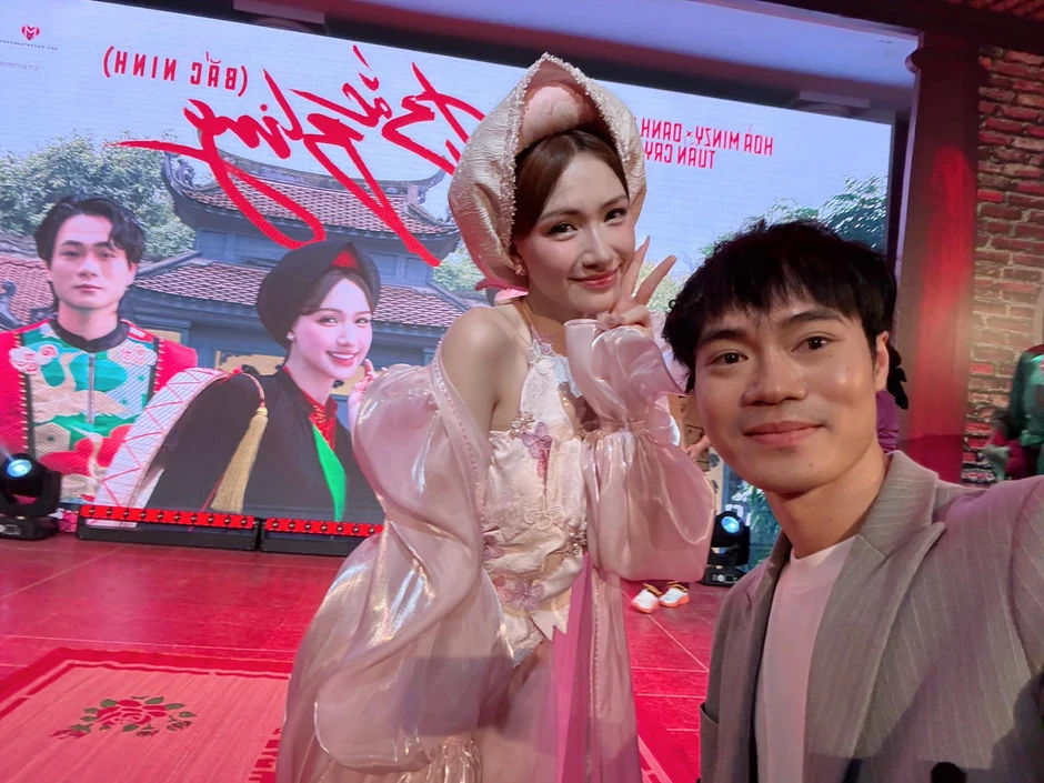 Có chồng vẫn bị gán ghép với Văn Toàn, Hoà Minzy lên tiếng Có chồng vẫn bị gán ghép với Văn Toàn, Hoà Minzy lên tiếng