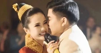 Cô dâu Lào xinh đẹp hát tiếng Việt tặng chú rể gây sốt
