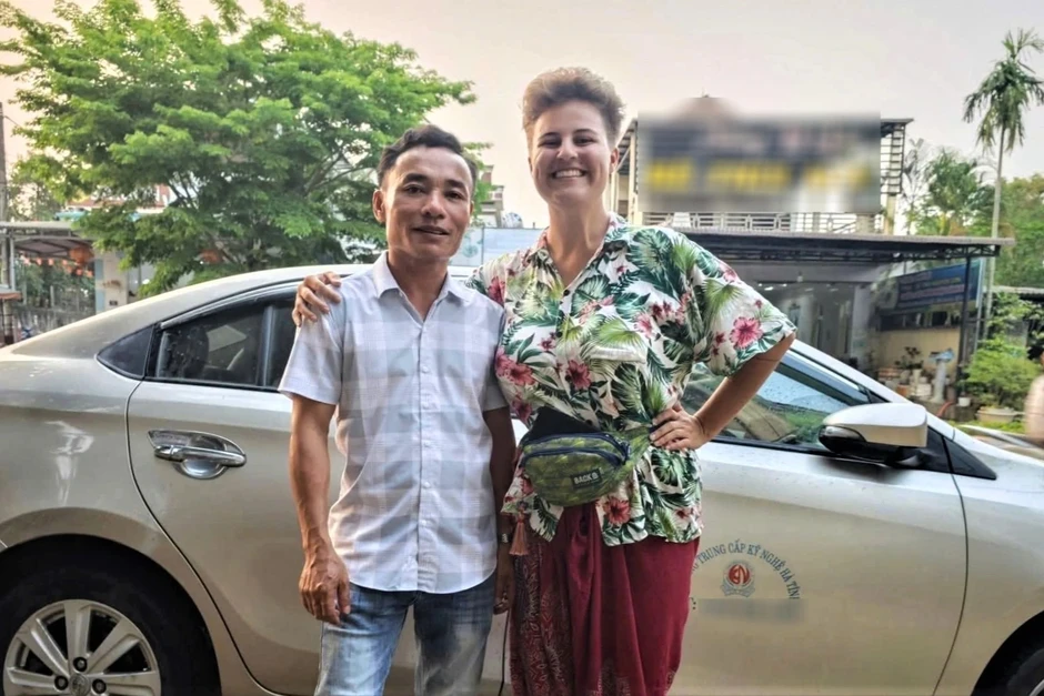 Cô gái Ba Lan tưởng gặp lừa đảo, vẫn liều đi nhờ 260km và cái kết ấm lòng Cô gái Ba Lan tưởng gặp lừa đảo, vẫn liều đi nhờ 260km và cái kết ấm lòng