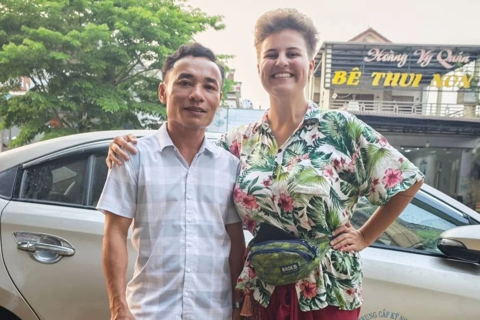 Cô gái Ba Lan tưởng 'lừa đảo' khi được tài xế Việt chở miễn phí 260 km Cô gái Ba Lan tưởng 'lừa đảo' khi được tài xế Việt chở miễn phí 260 km