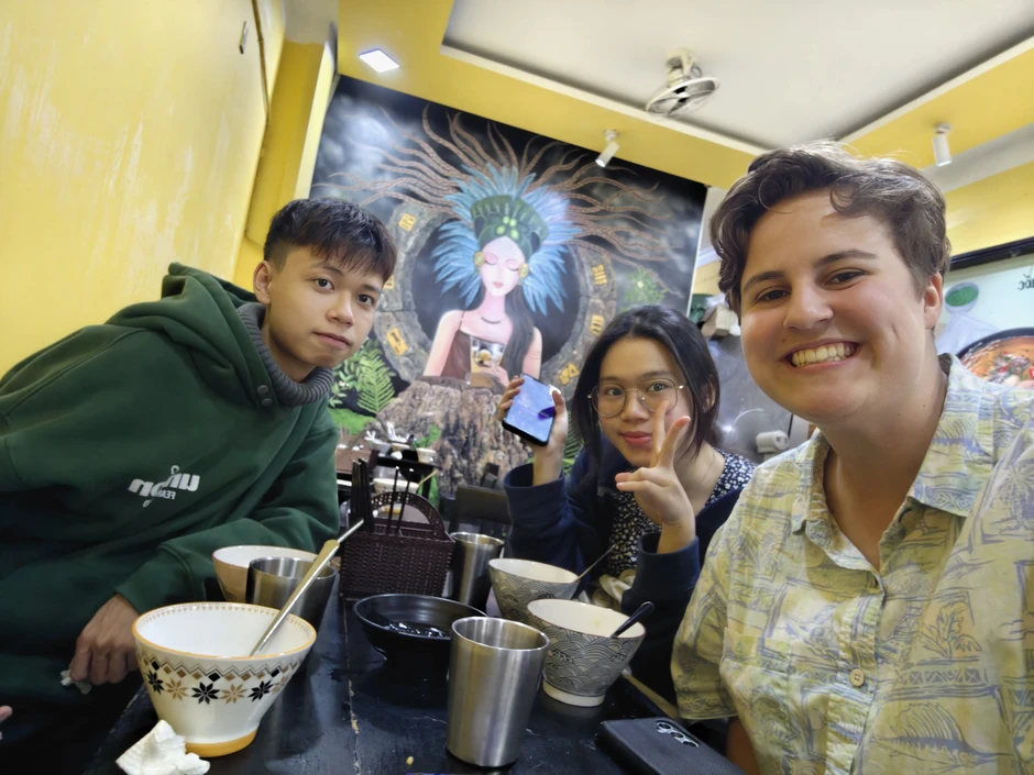 Cô gái Ba Lan tưởng 'lừa đảo' khi được tài xế Việt chở miễn phí 260 km Cô gái Ba Lan tưởng 'lừa đảo' khi được tài xế Việt chở miễn phí 260 km