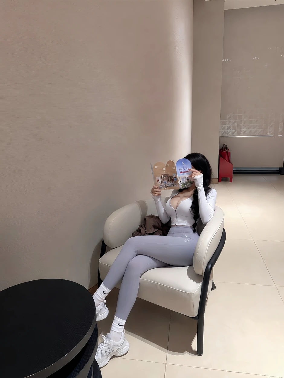 Cô gái công sở gây bão mạng với những màn check-in phòng gym khoe dáng thần sầu Cô gái công sở gây bão mạng với những màn check-in phòng gym khoe dáng thần sầu