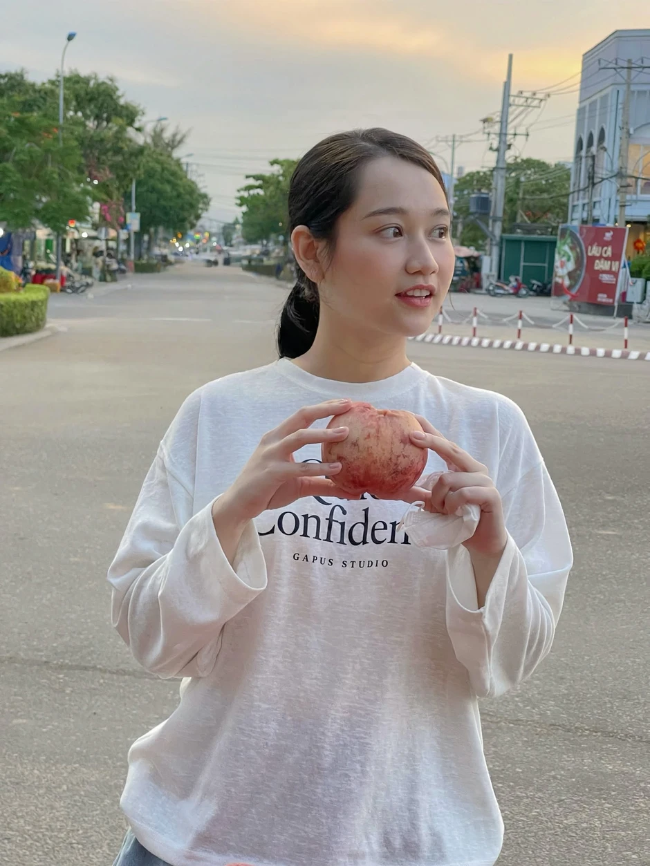 Cô gái đóng phim 180 tỷ đồng bán cơm tấm ở phường Phạm Ngũ Lão, mở bán hàng 2 năm mà không ai hay Cô gái đóng phim 180 tỷ đồng bán cơm tấm ở phường Phạm Ngũ Lão, mở bán hàng 2 năm mà không ai hay