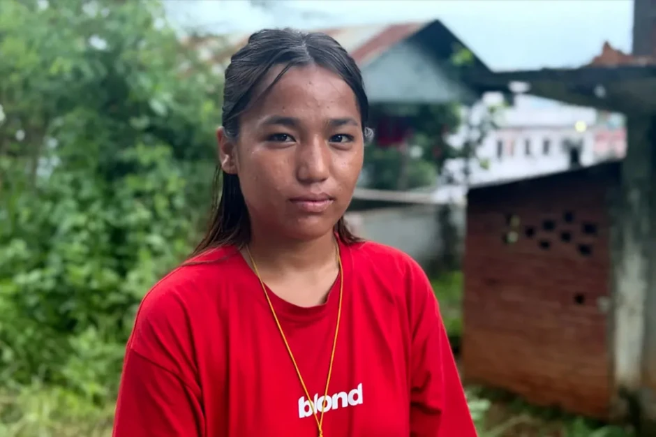 Cô gái Nepal 20 tuổi mất 17 người thân sau lũ quét lịch sử