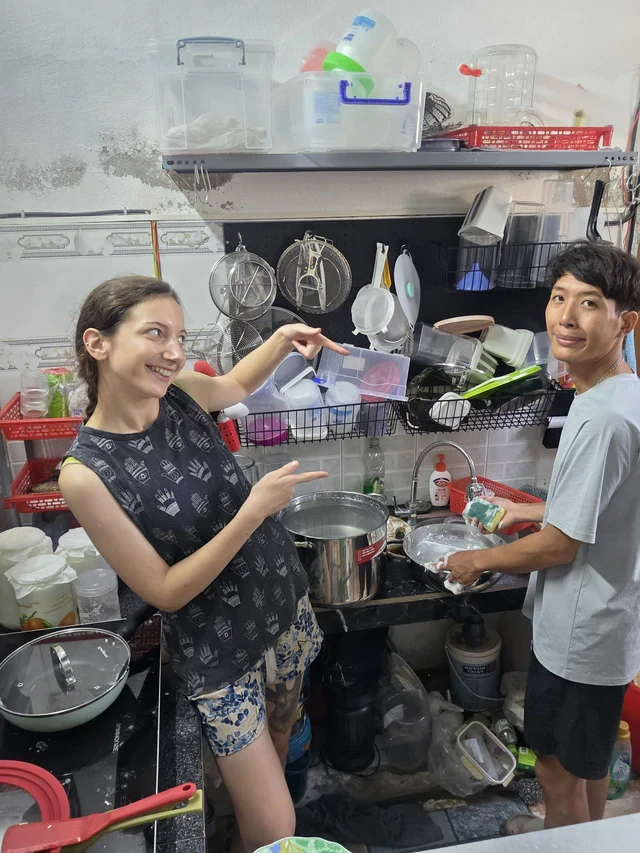 Cô gái Nga xinh đẹp quyết tâm làm vợ anh thợ điện miền Tây, sang Việt Nam sống, ở nhà thuê 7 triệu/tháng Cô gái Nga xinh đẹp quyết tâm làm vợ anh thợ điện miền Tây, sang Việt Nam sống, ở nhà thuê 7 triệu/tháng