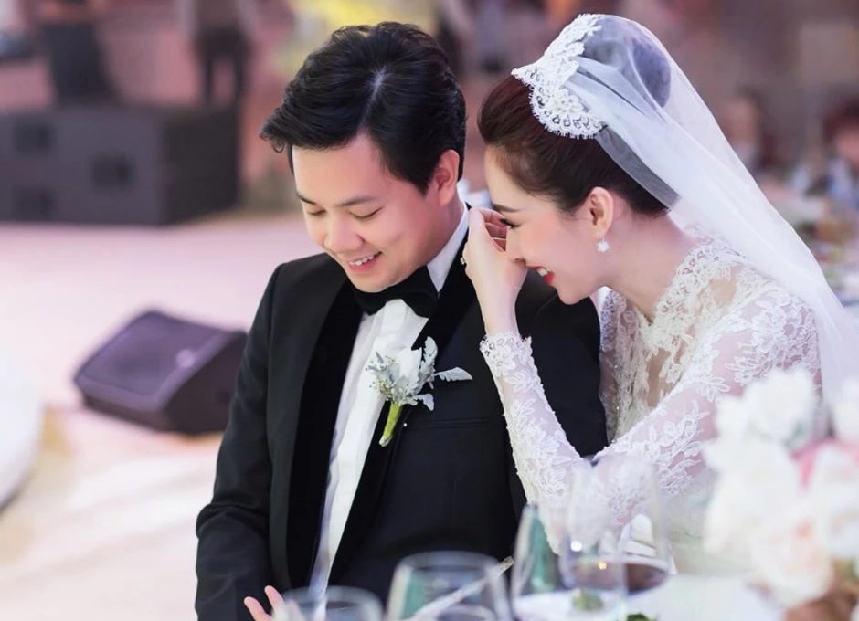 Cô gái nghèo quê Cà Mau hé lộ ảnh hiếm ngày về làm dâu tập đoàn bất động sản: Khung cảnh lễ cưới hào môn là đây! Cô gái nghèo quê Cà Mau hé lộ ảnh hiếm ngày về làm dâu tập đoàn bất động sản: Khung cảnh lễ cưới hào môn là đây!