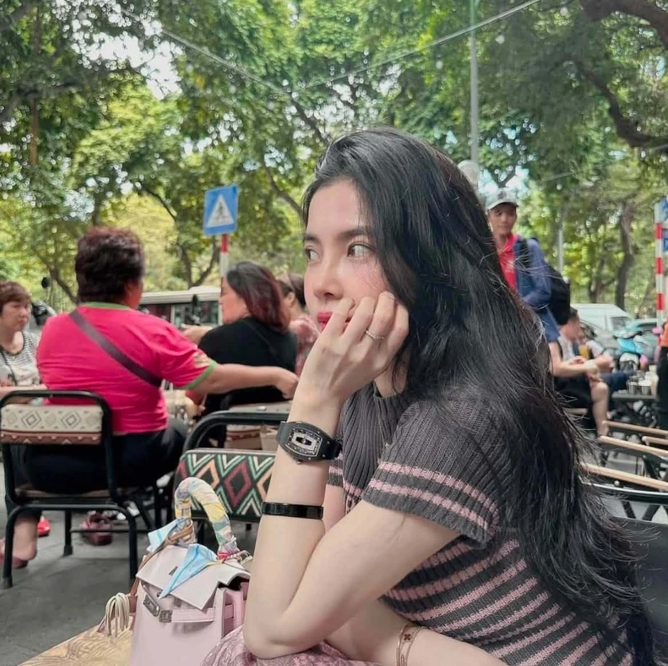 Cô gái TPHCM 6 năm chuyển tiền nuôi "người lạ" và cái kết xúc động Cô gái TPHCM 6 năm chuyển tiền nuôi "người lạ" và cái kết xúc động