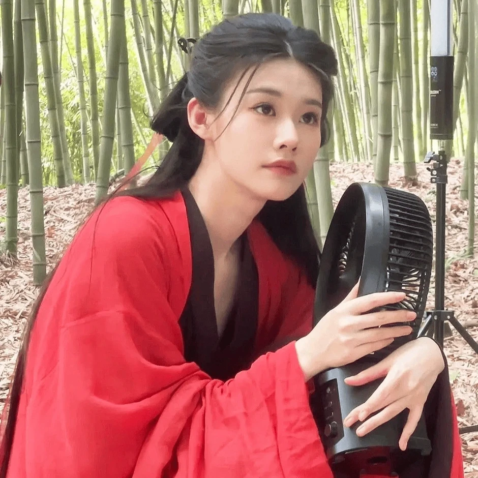 Cô gái Trung Quốc xinh đẹp hút 10 triệu người theo dõi trong 1 ngày là ai? Cô gái Trung Quốc xinh đẹp hút 10 triệu người theo dõi trong 1 ngày là ai?