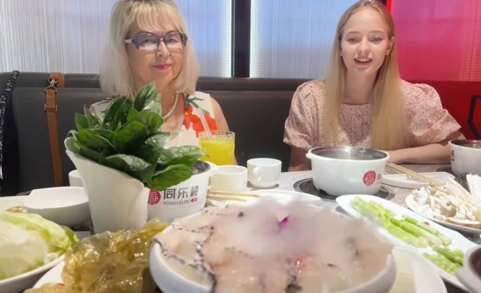 Cô gái Ukraine lọt vào mắt ông chủ chỉ sau một buổi phỏng vấn, cưới xong mới biết thân phận thật của chồng