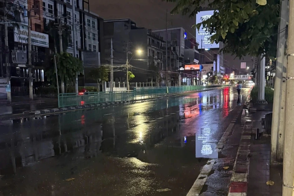 Cô gái Việt tiết lộ cảnh chưa từng thấy giữa Bangkok ngập lụt diện rộng Cô gái Việt tiết lộ cảnh chưa từng thấy giữa Bangkok ngập lụt diện rộng