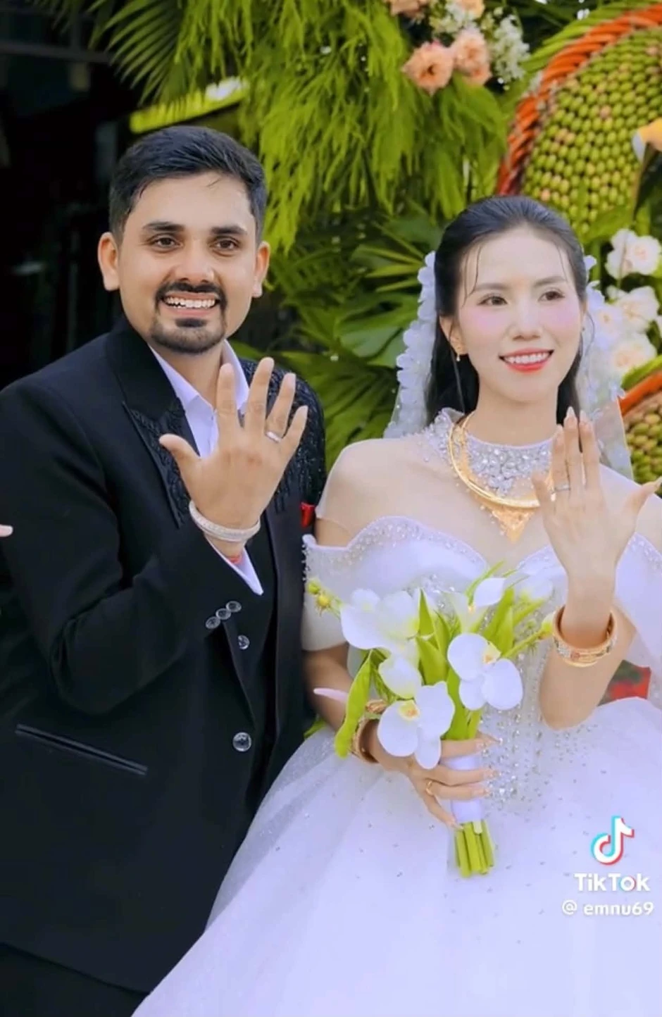 Cô gái Việt yêu thiếu gia Ấn Độ, “mất điểm” với bố mẹ chồng ngay lần đầu gọi video, cái kết bất ngờ Cô gái Việt yêu thiếu gia Ấn Độ, “mất điểm” với bố mẹ chồng ngay lần đầu gọi video, cái kết bất ngờ