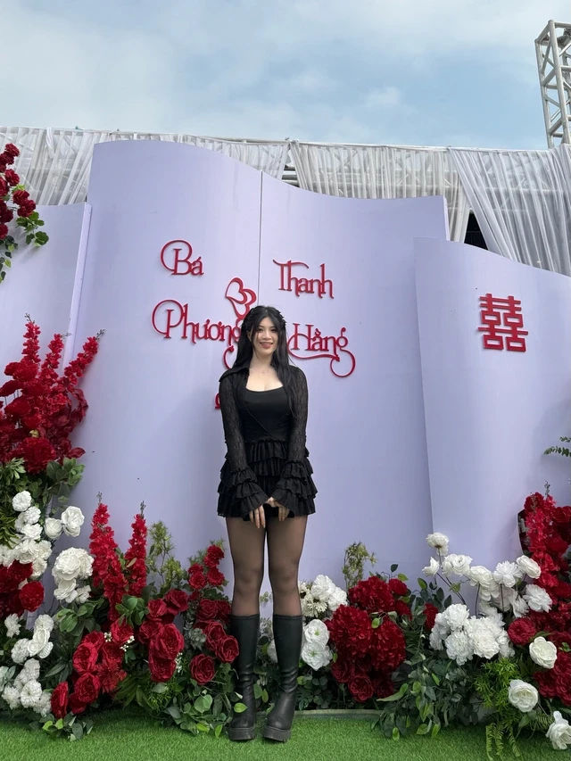 Cô gái xinh đẹp, cao 1m72 "gây sốt" ở sới vật hội làng Bắc Ninh, tiết lộ tiêu chí chọn bạn trai Cô gái xinh đẹp, cao 1m72 "gây sốt" ở sới vật hội làng Bắc Ninh, tiết lộ tiêu chí chọn bạn trai
