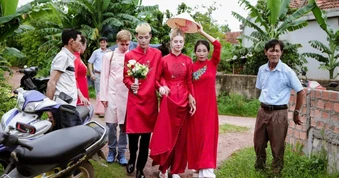 Cô gái xinh đẹp người Nga vượt gần 7.000km cưới chồng Việt Nam