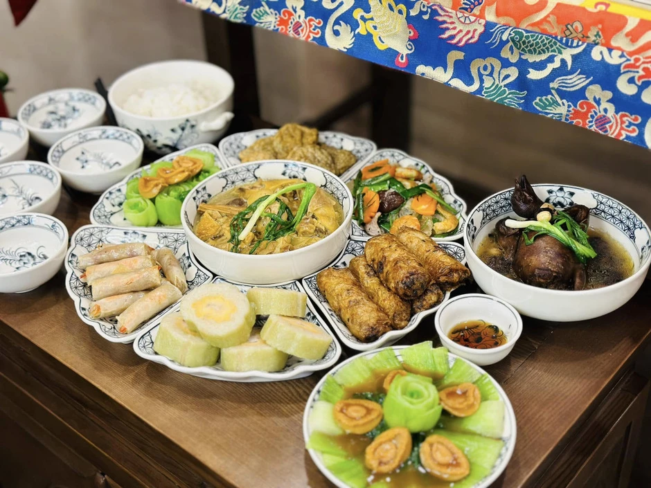 Cơm nhà của BTV Quang Minh và "Chị Xe Tải" Cơm nhà của BTV Quang Minh và "Chị Xe Tải"