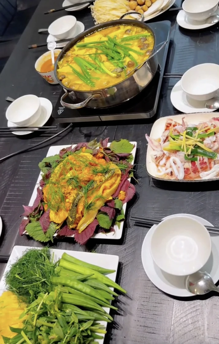 Cơm nhà của Diệp Lâm Anh và tình trẻ Phạm Kiên